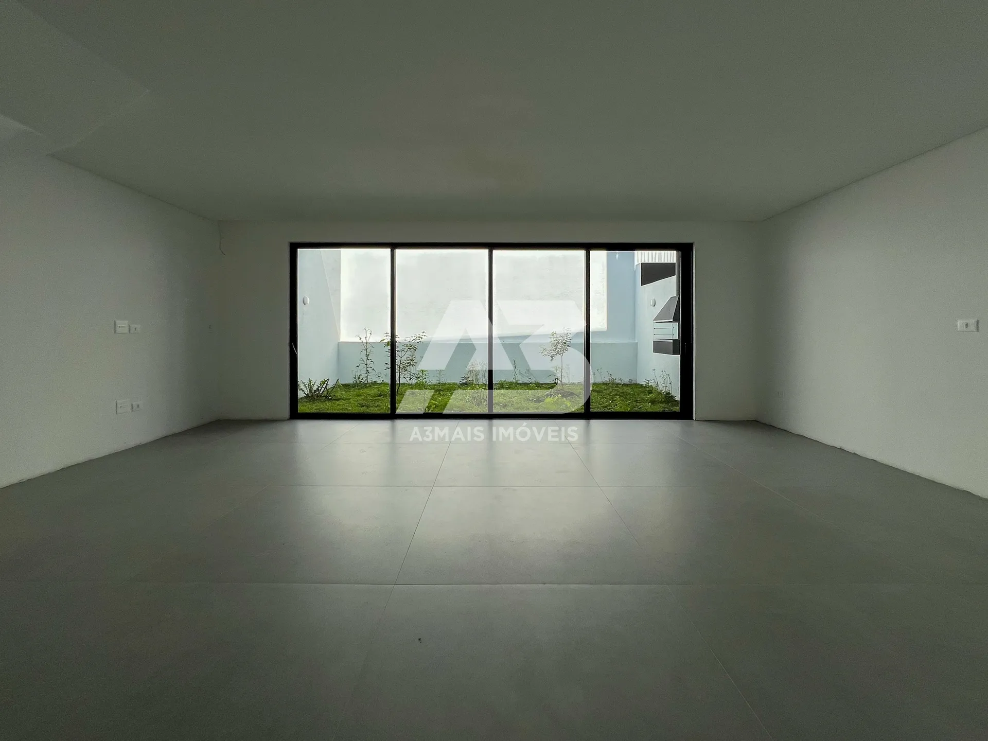 3-bedroom house with floor-to-ceiling windows in Curitiba — photo 3