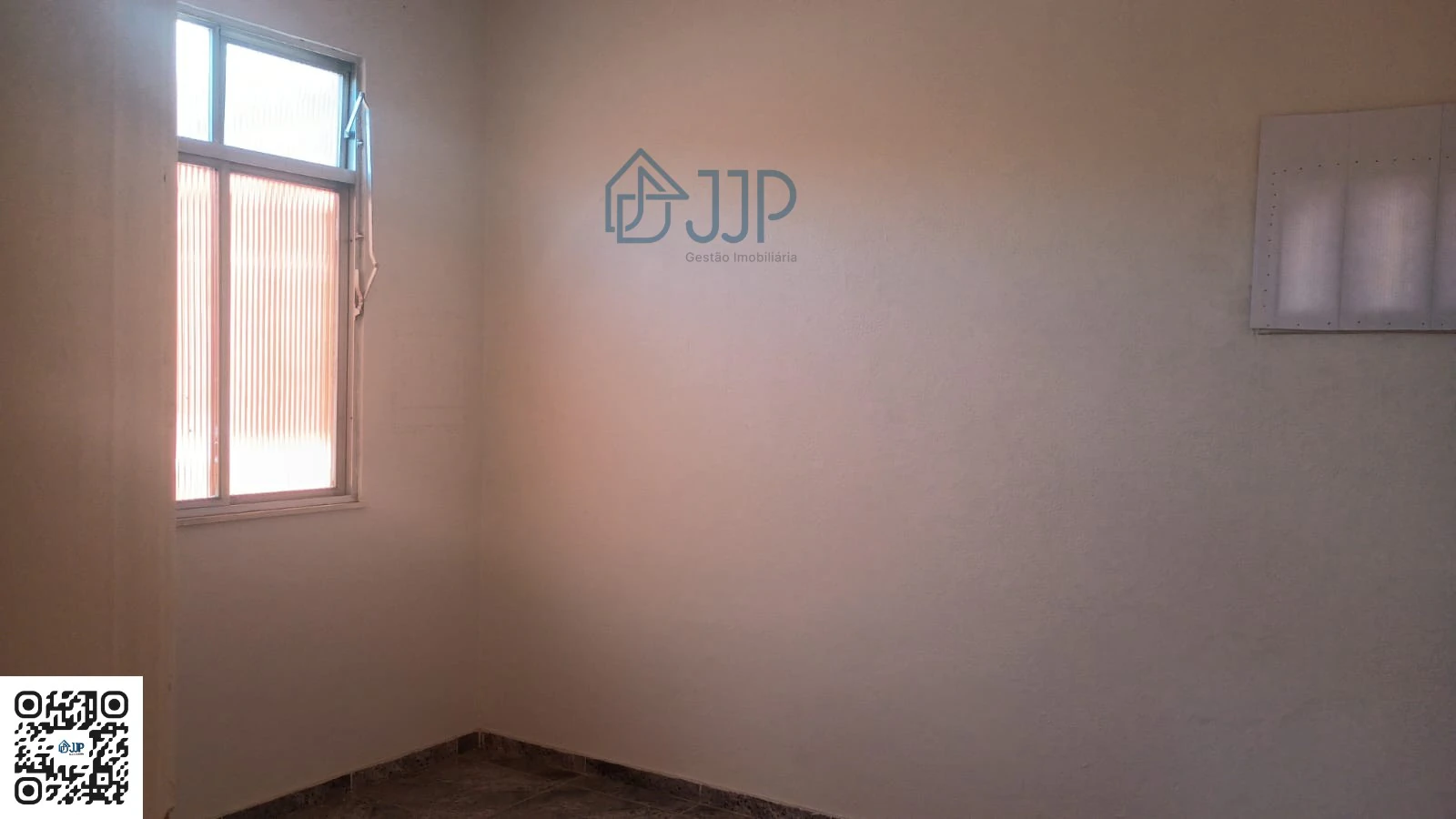Unfurnished apartment with a closed kitchen and 2 bedrooms — photo 11