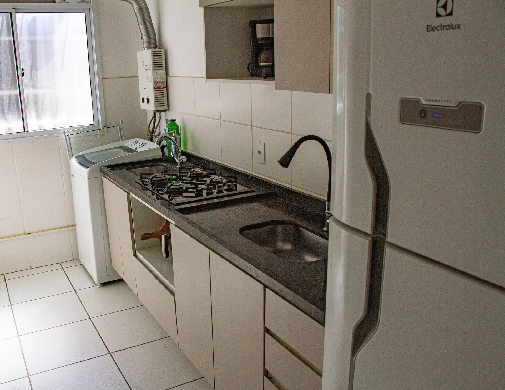 Furnished 2-bedroom apartment with 1 bathroom — photo 2