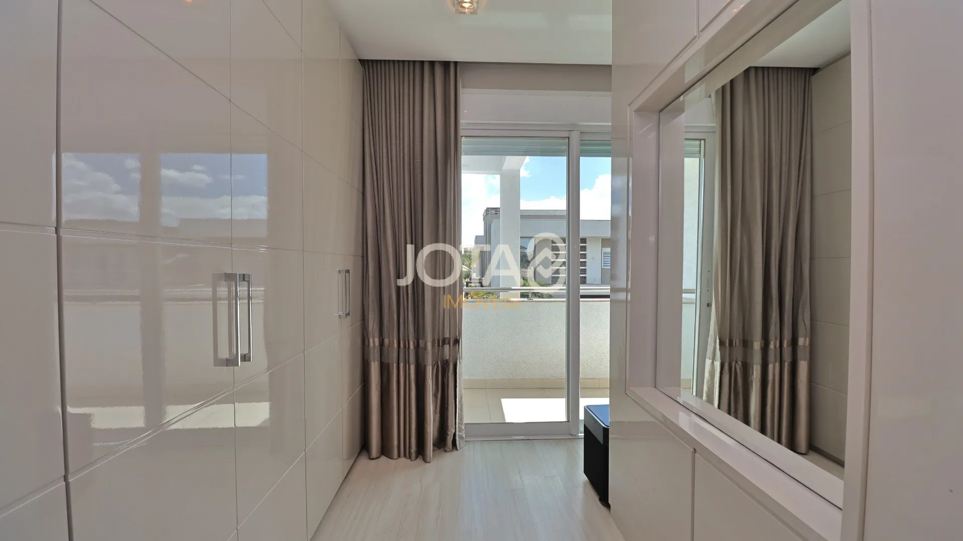 House of 310 m² with 3 en-suite bedrooms and private BBQ — photo 28
