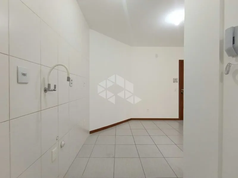 2-bedroom apartment in a building with a gym — photo 8