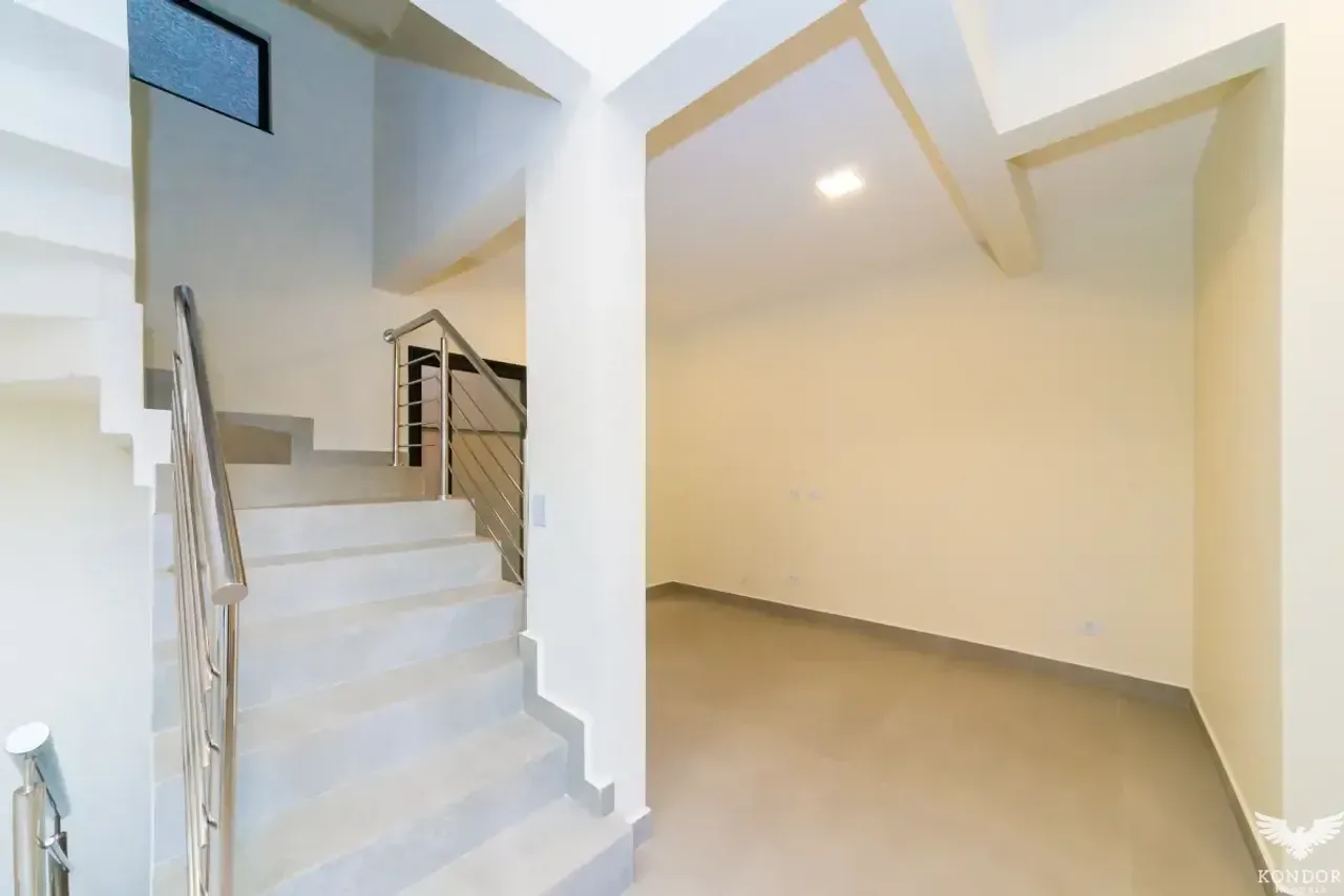 Unfurnished 230 m² house with 3 bedrooms and 2 parking spots — photo 8