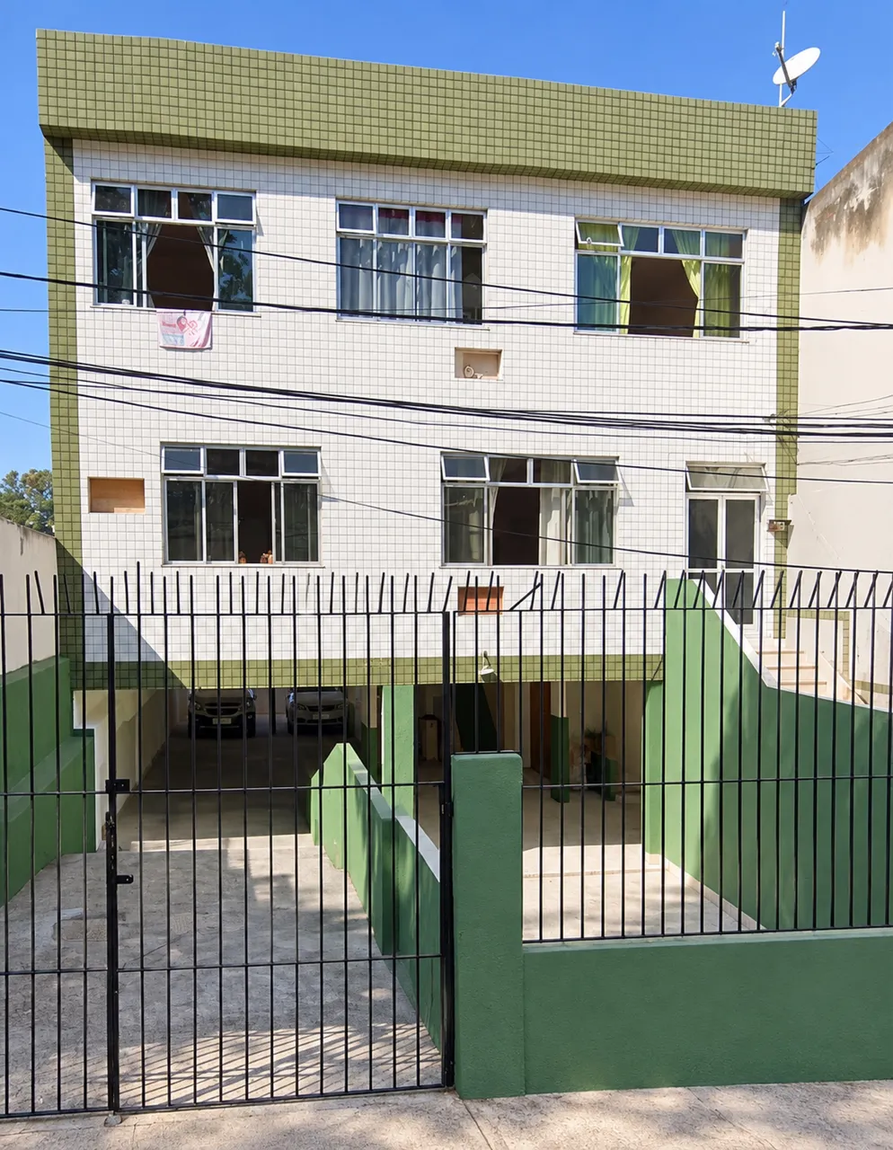 Unfurnished 2-bedroom apartment with 2 bathrooms and parking