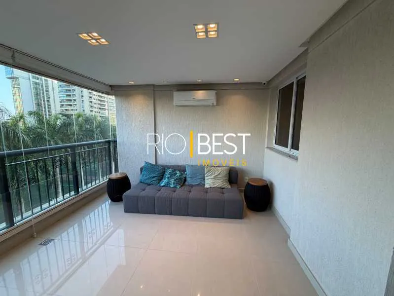 Apartment with 3 bedrooms and 4 bathrooms — photo 17