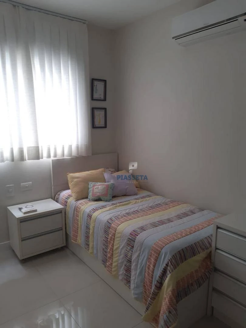 3-bedroom apartment in a building with a pool — photo 34