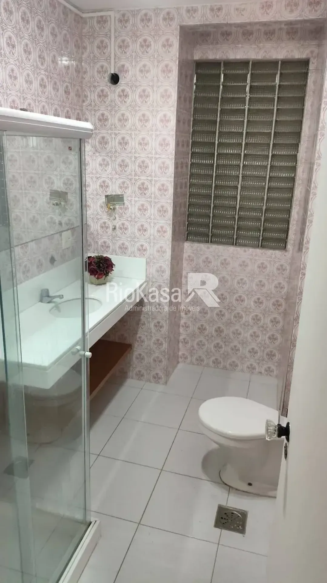 Wood or laminate floors in a 3-bedroom apartment, 85 m² — photo 20
