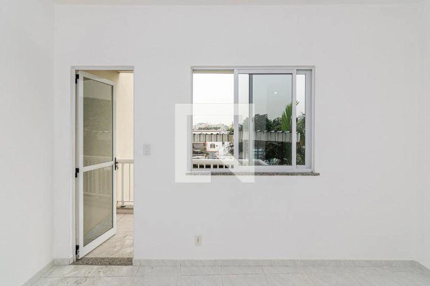 2-bedroom apartment with a washing machine