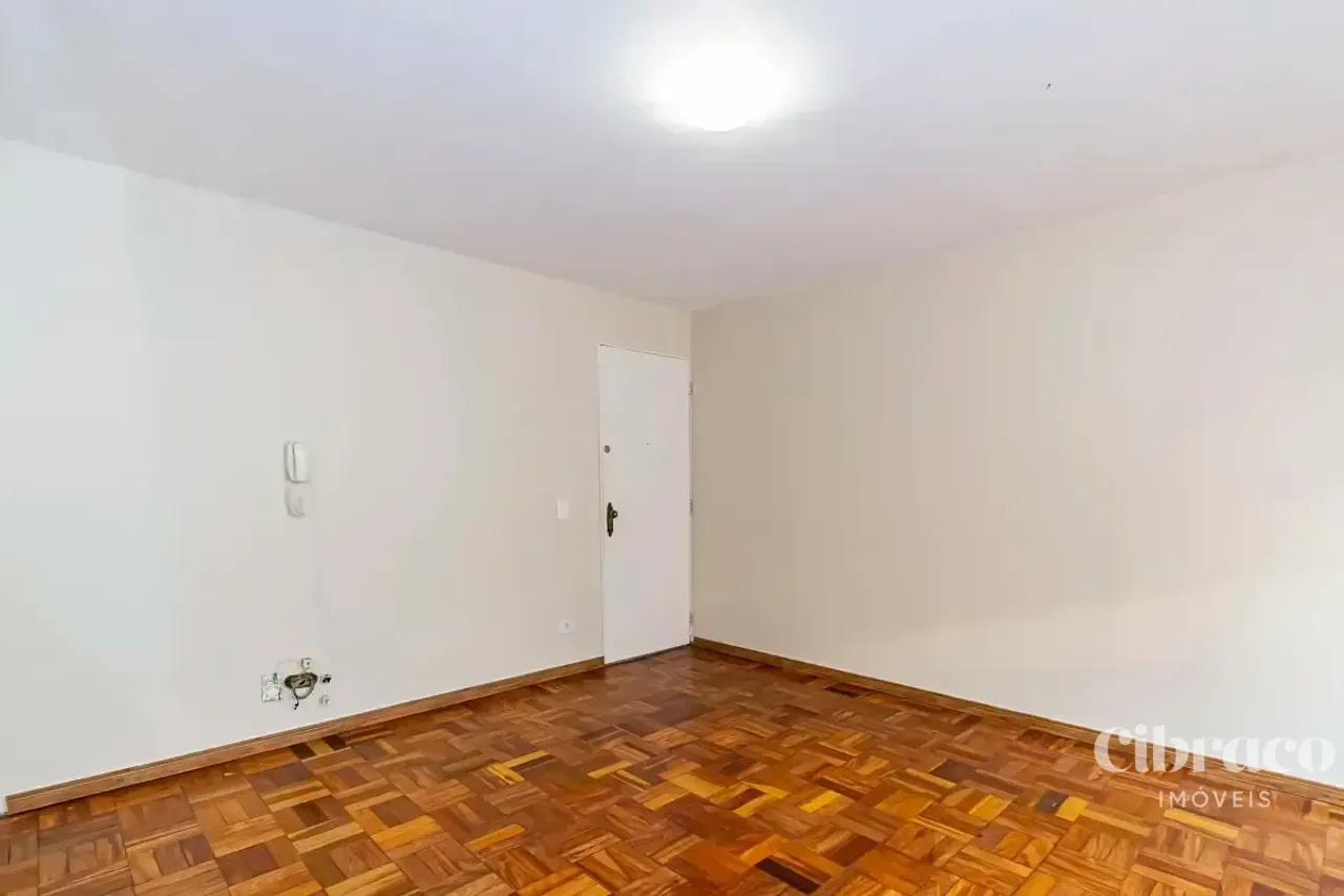 Apartamento de aluguel com 2 quartos e piso de madeira — photo 5