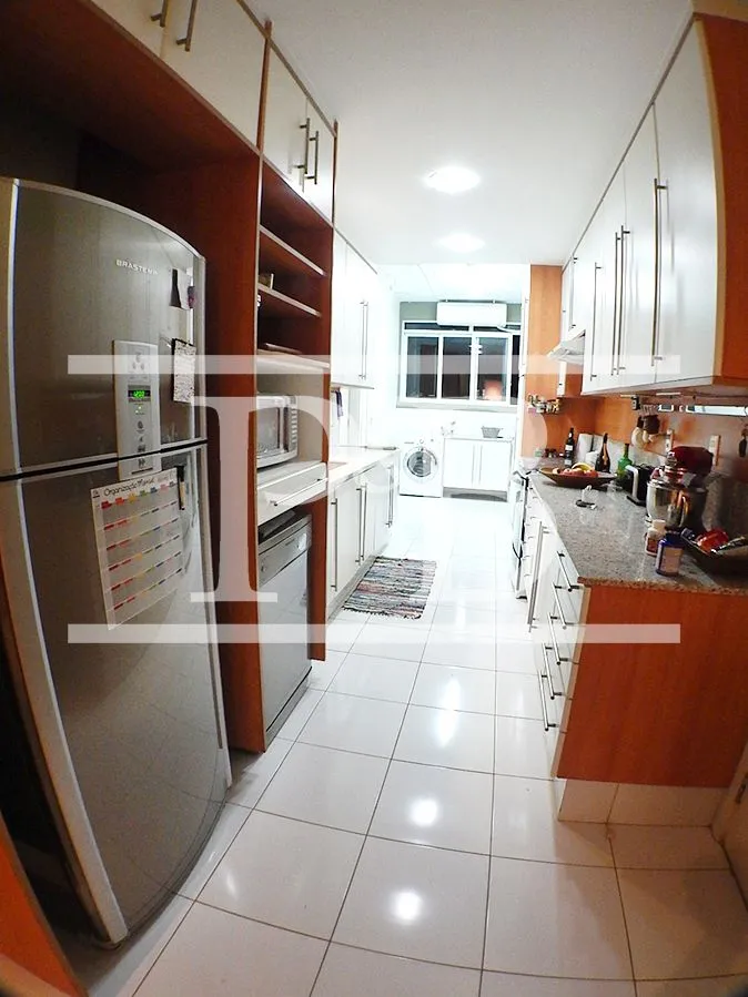 Apartamento de 3 dormitórios com 215 m² e 3 vagas — photo 24