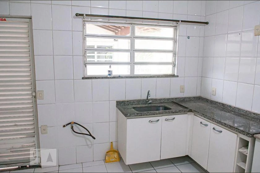 Balcony with a grill in a 2-bedroom house, 118 m² — photo 10