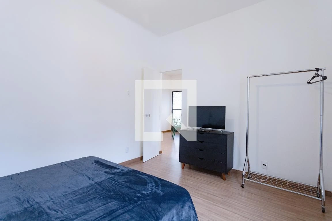 3-bedroom house with wood or laminate floors — photo 18