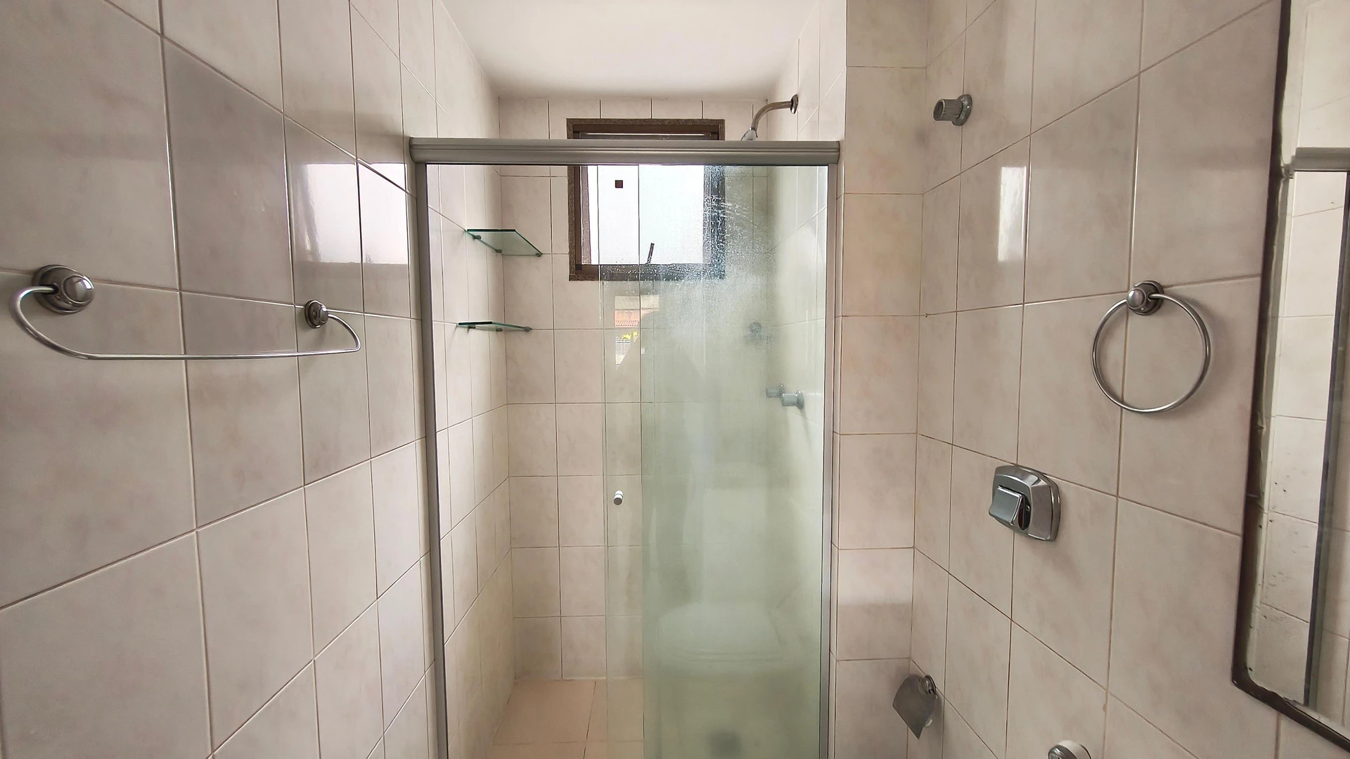 3-bedroom apartment in a building with a pool — photo 38