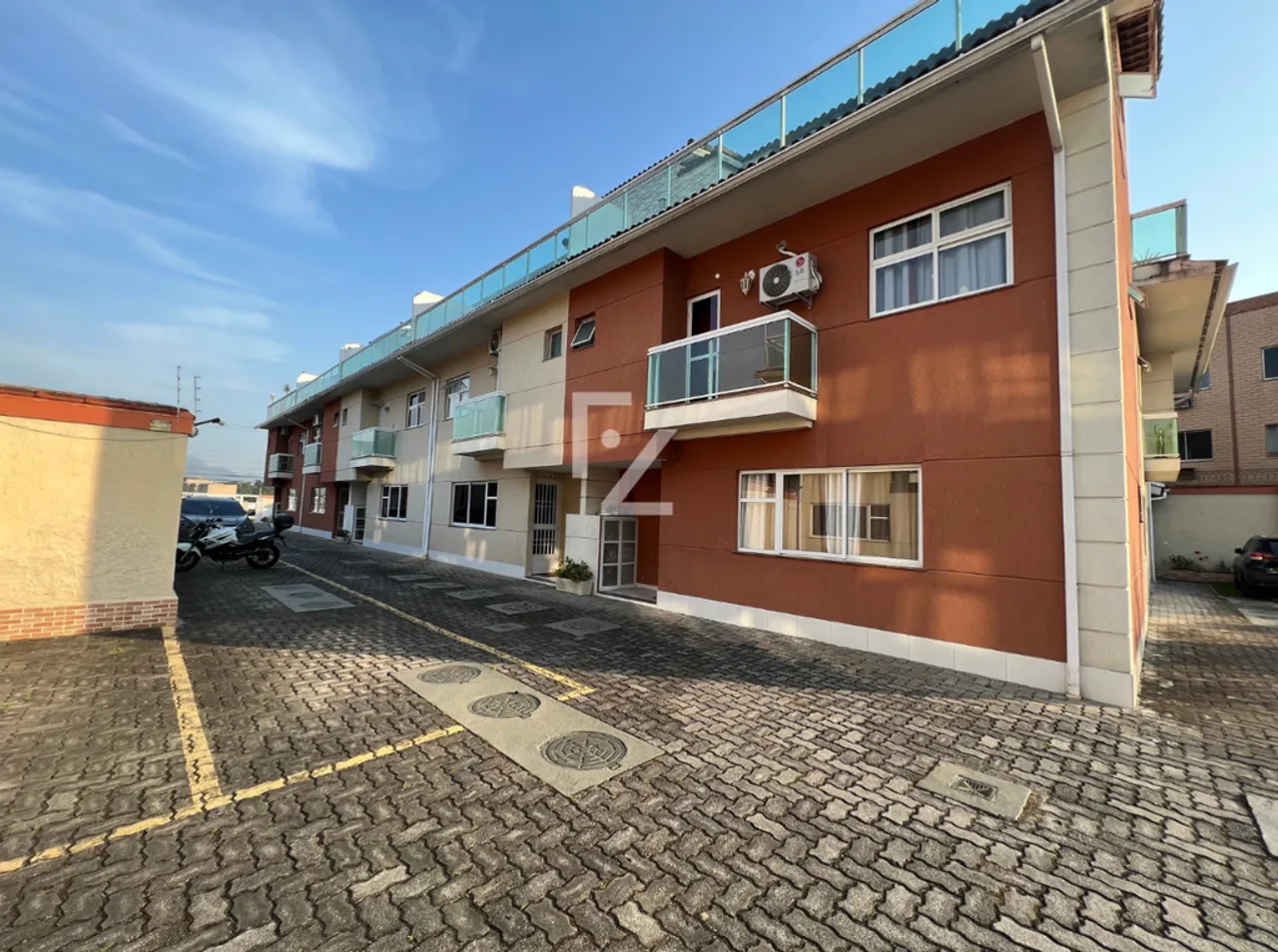 House with 3 bedrooms, terrace and balcony grill