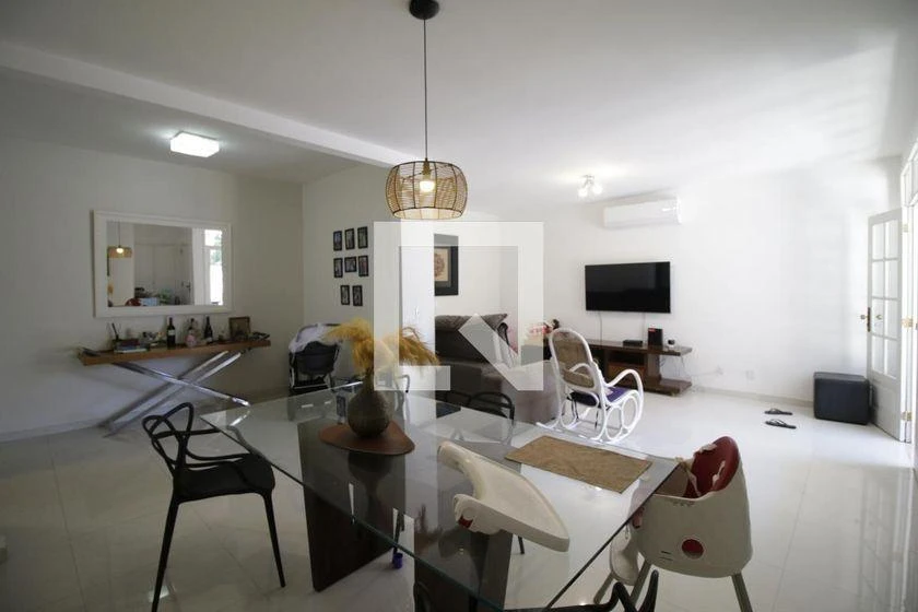 4-bedroom house with a home office — photo 18