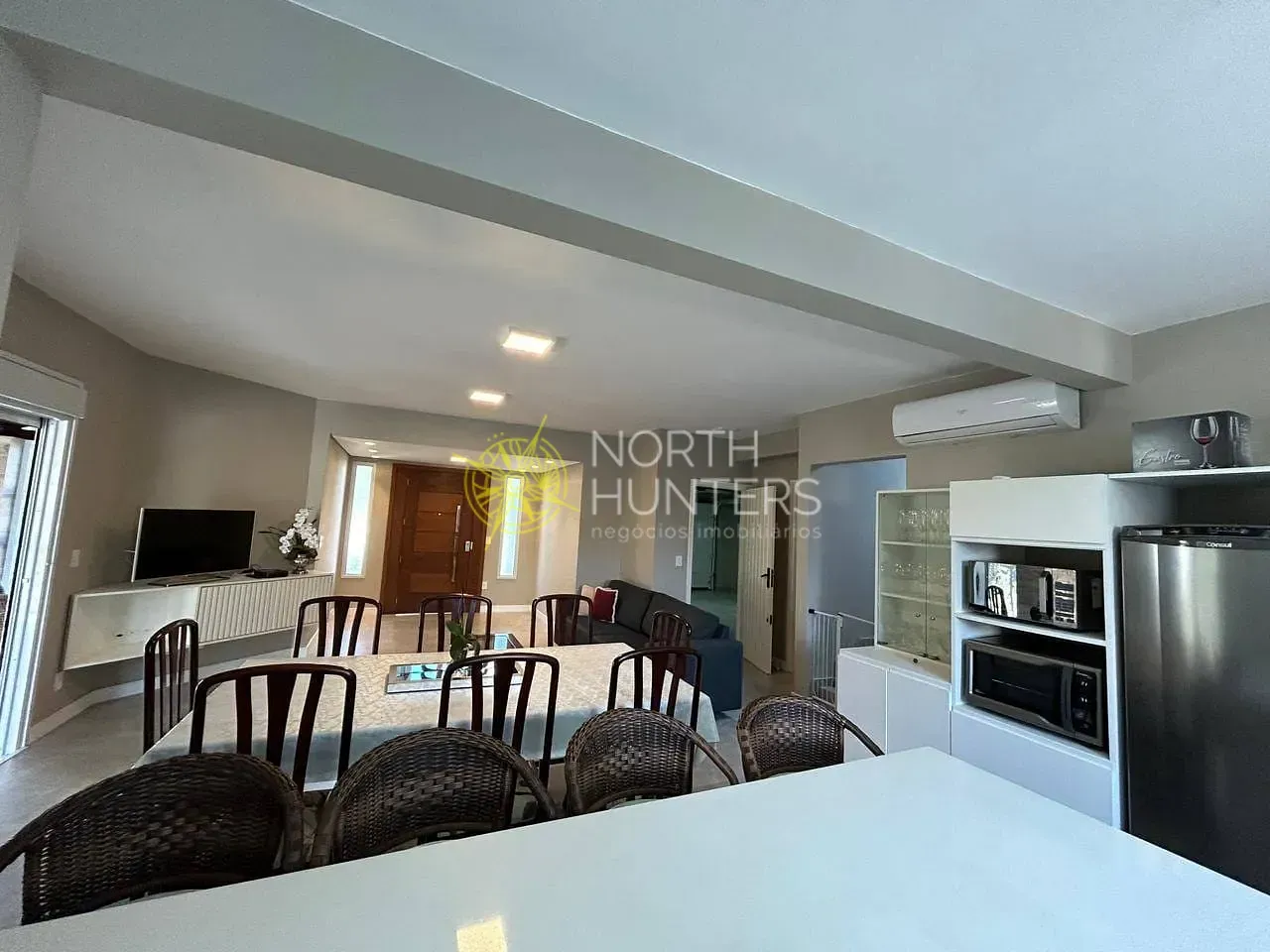 Furnished house with an open-plan integrated kitchen — photo 7