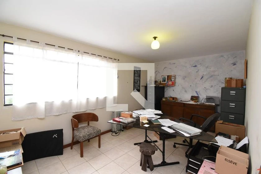 House with 4 bedrooms, 4 baths, and 5 parking spaces — photo 10