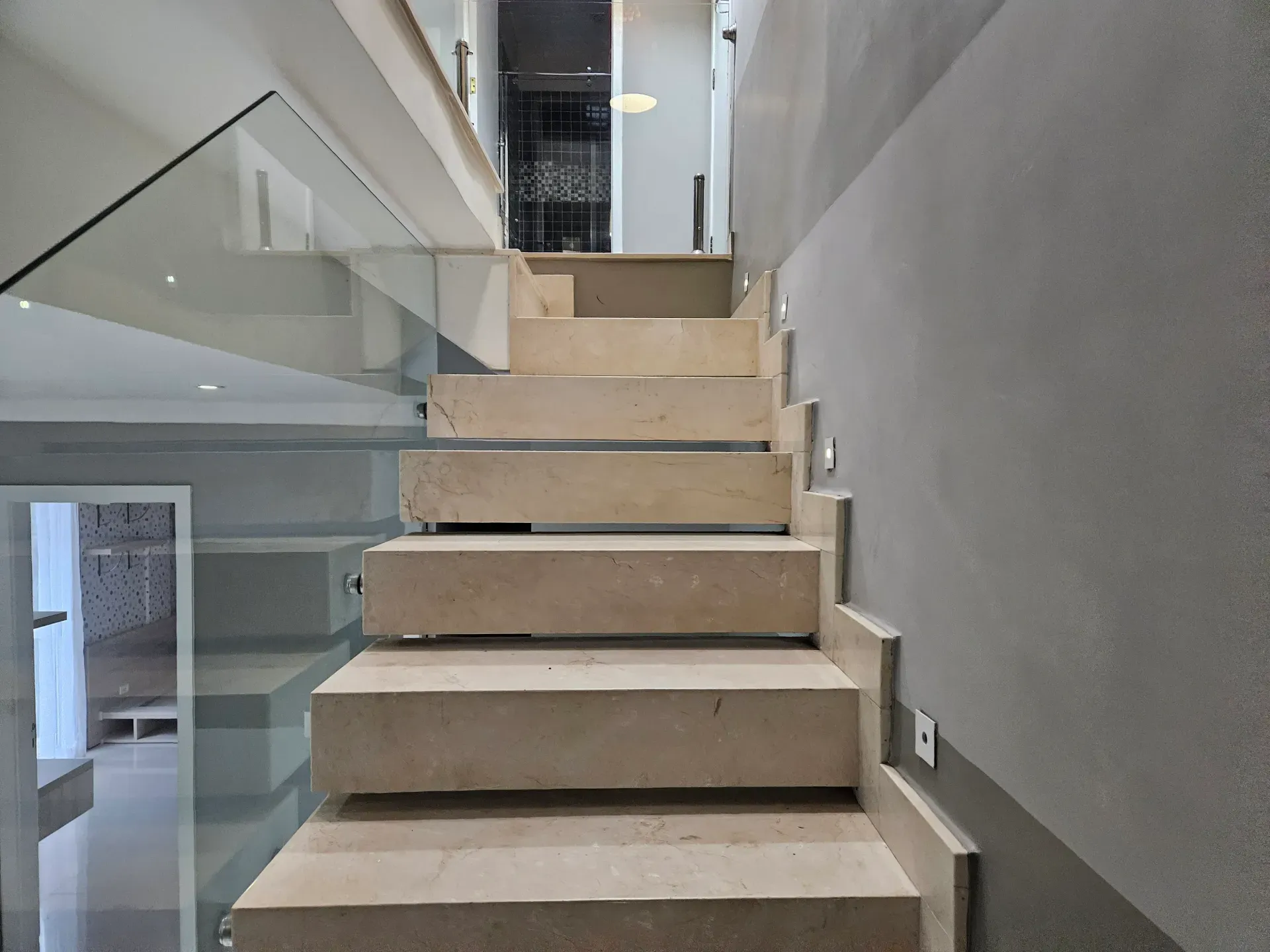 6 quartos e janelas do piso ao teto: casa de 504 m² — photo 54