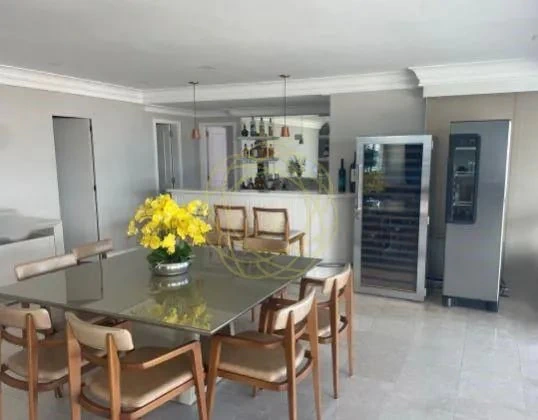 4-bedroom apartment with a water view — photo 2