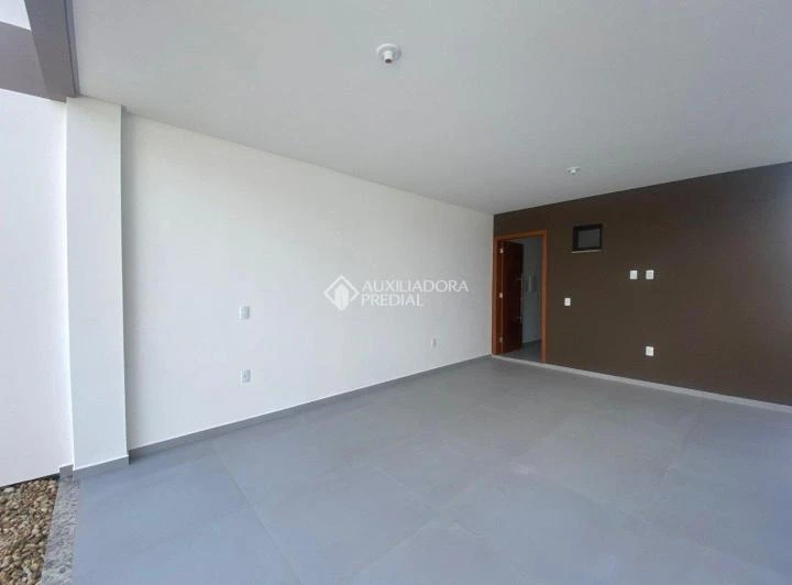 Rental house with 3 en-suite bedrooms and 439 m²