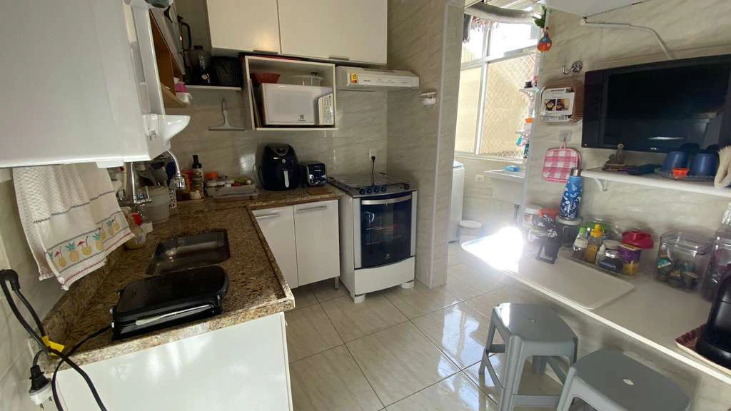 Apartamento de 3 quartos com fogão a gás e móveis — photo 3