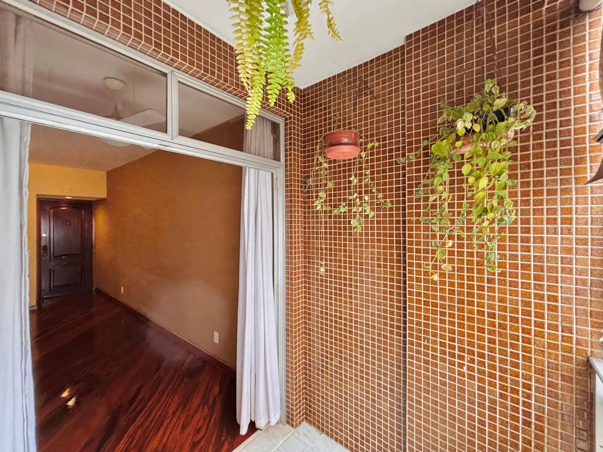 Unfurnished apartment with 2 bedrooms and 1 bathroom