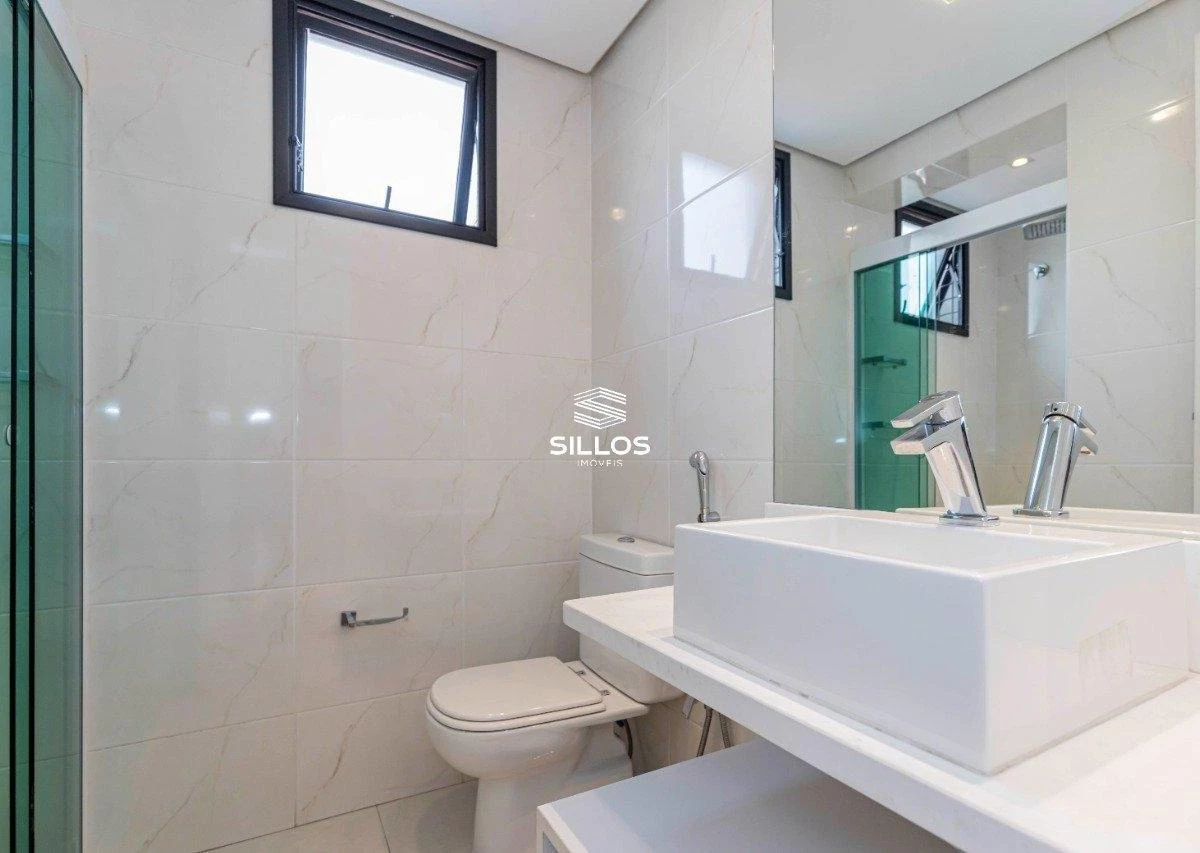 124 m² apartment with a bathtub and a walk-in closet — photo 37