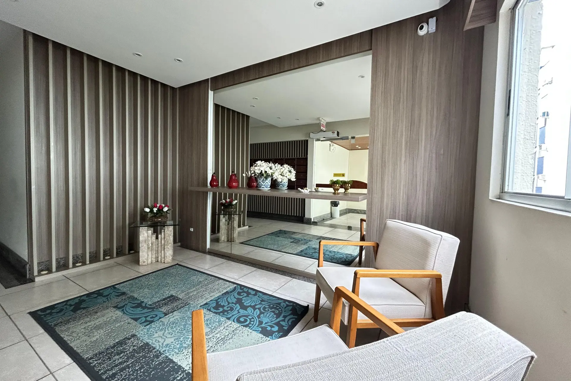 3-bedroom apartment in a building with a gym — photo 3