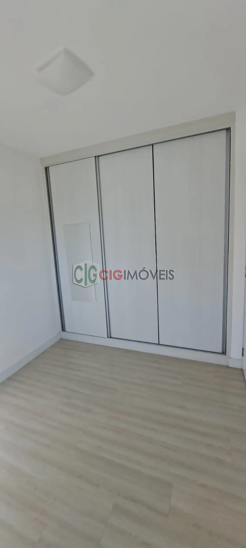Wood or laminate floors in a 2-bedroom apartment, 66 m² — photo 12