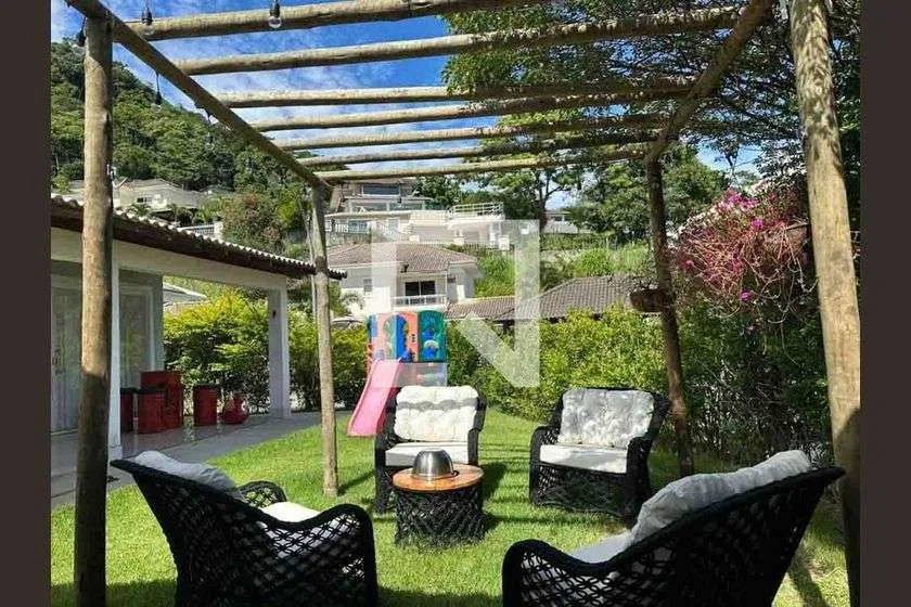 Floor-to-ceiling windows in a 6-bedroom house, 290 m² — photo 15