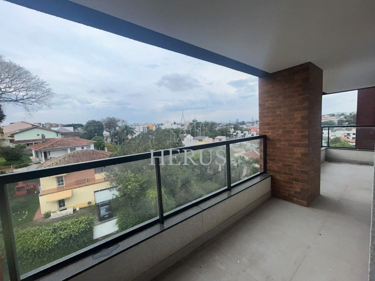 Apartamento de 2 quartos com janelas do piso ao teto — photo 19