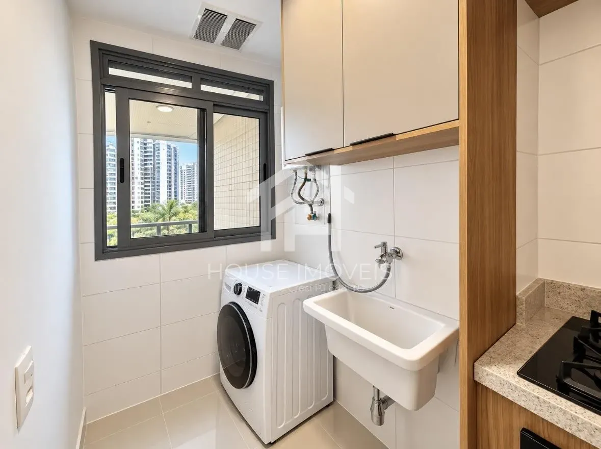 Walk-in closet in a 2-bedroom apartment, 87 m² — photo 11
