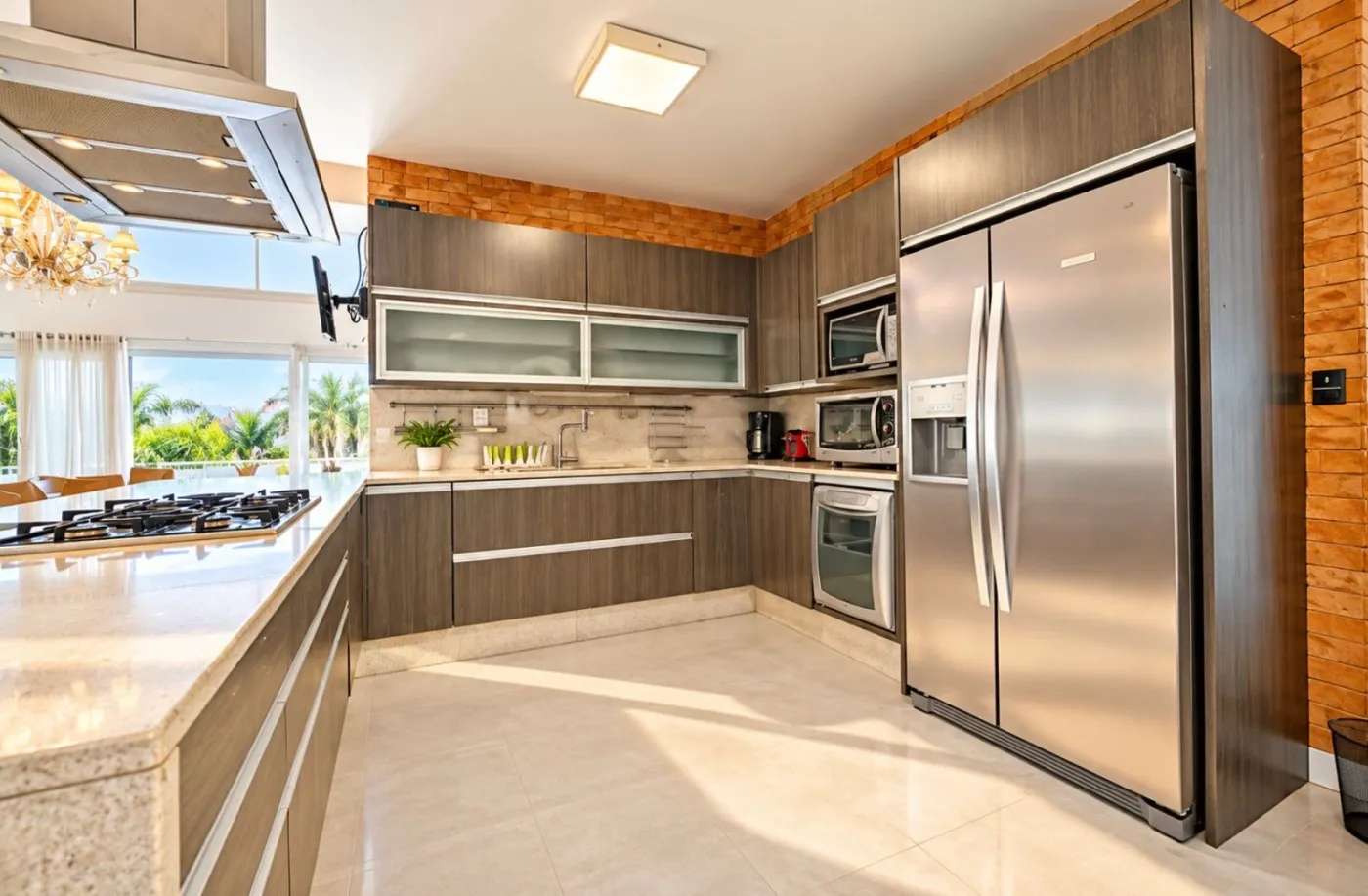 4-bedroom house with a water view — photo 4