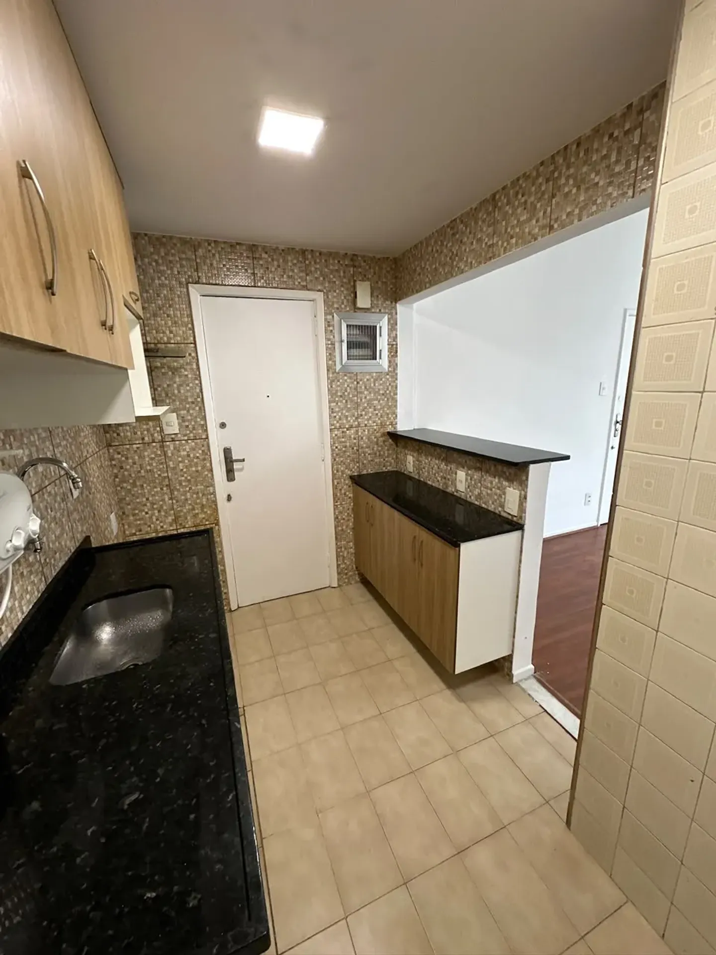 Wood or laminate floors in a 2-bedroom apartment, 72 m² — photo 15