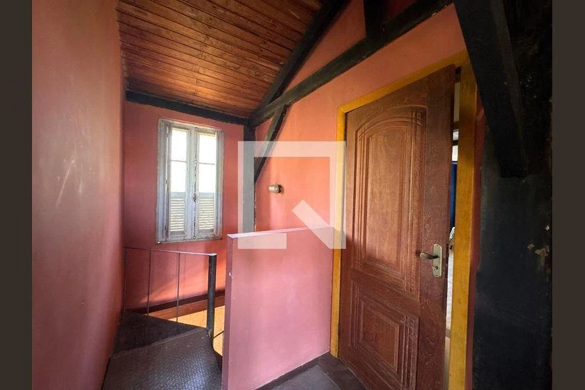 Casa de 4 dormitorios y 3 baños, 490 m² en total — photo 40