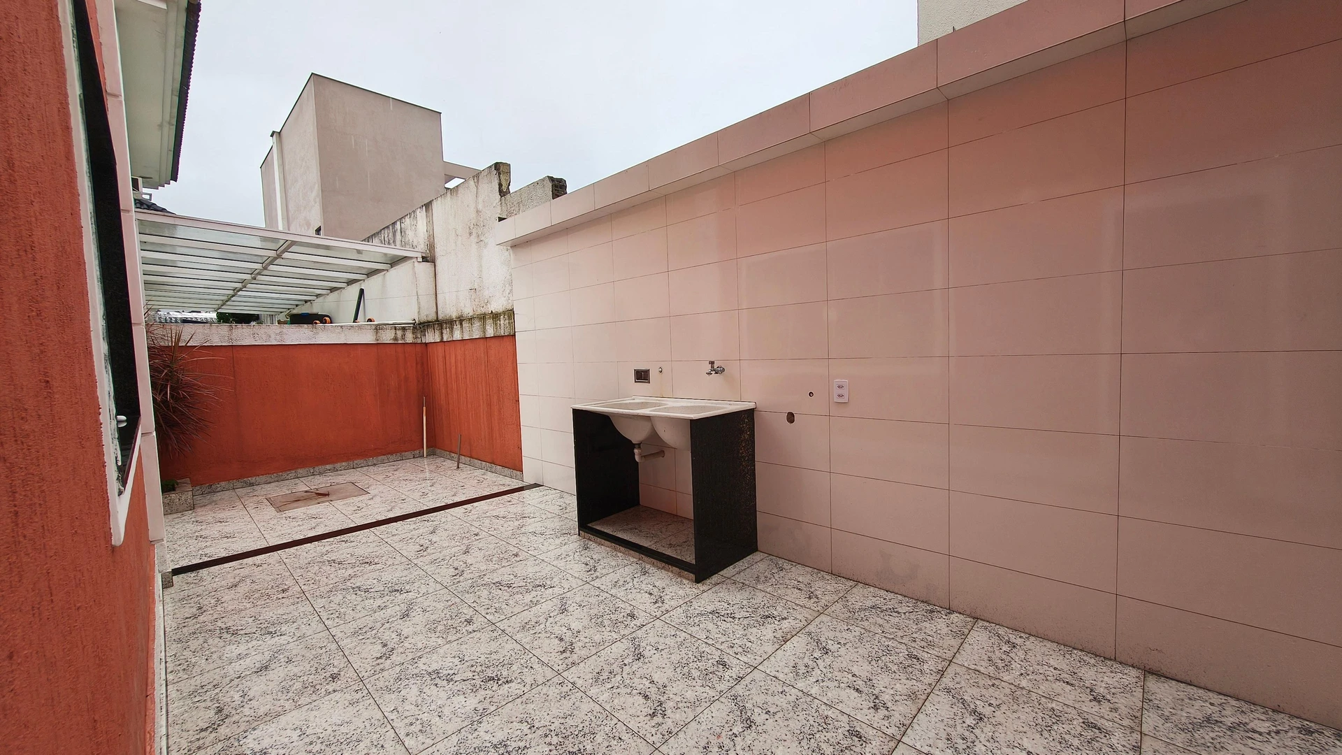 House, 241 m², with floor-to-ceiling windows — photo 11