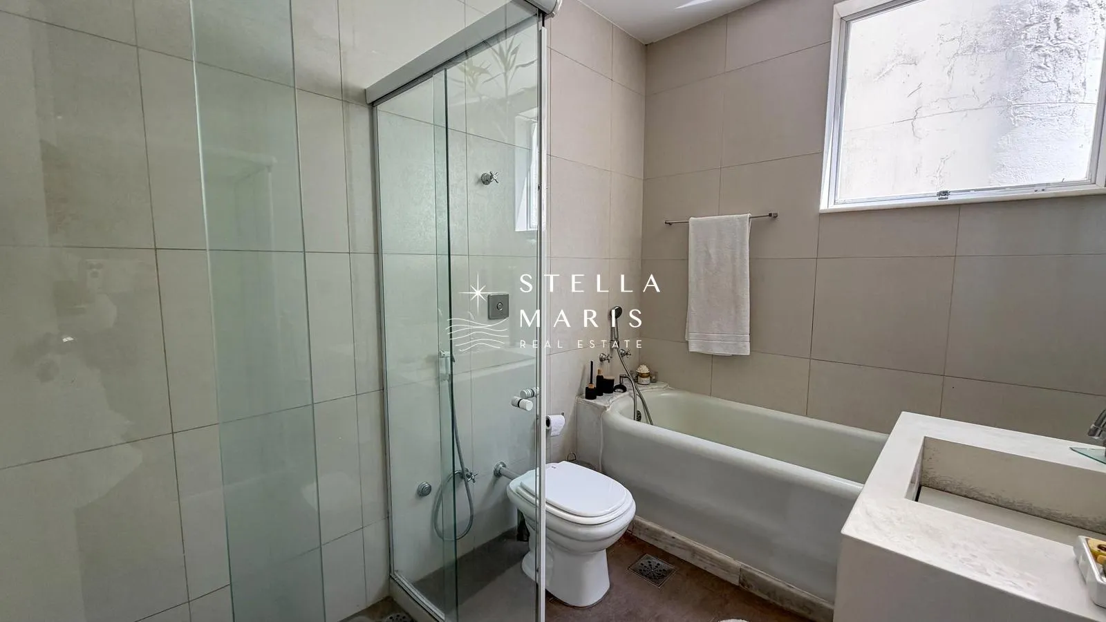 Furnished apartment, 398 m², with floor-to-ceiling windows — photo 30