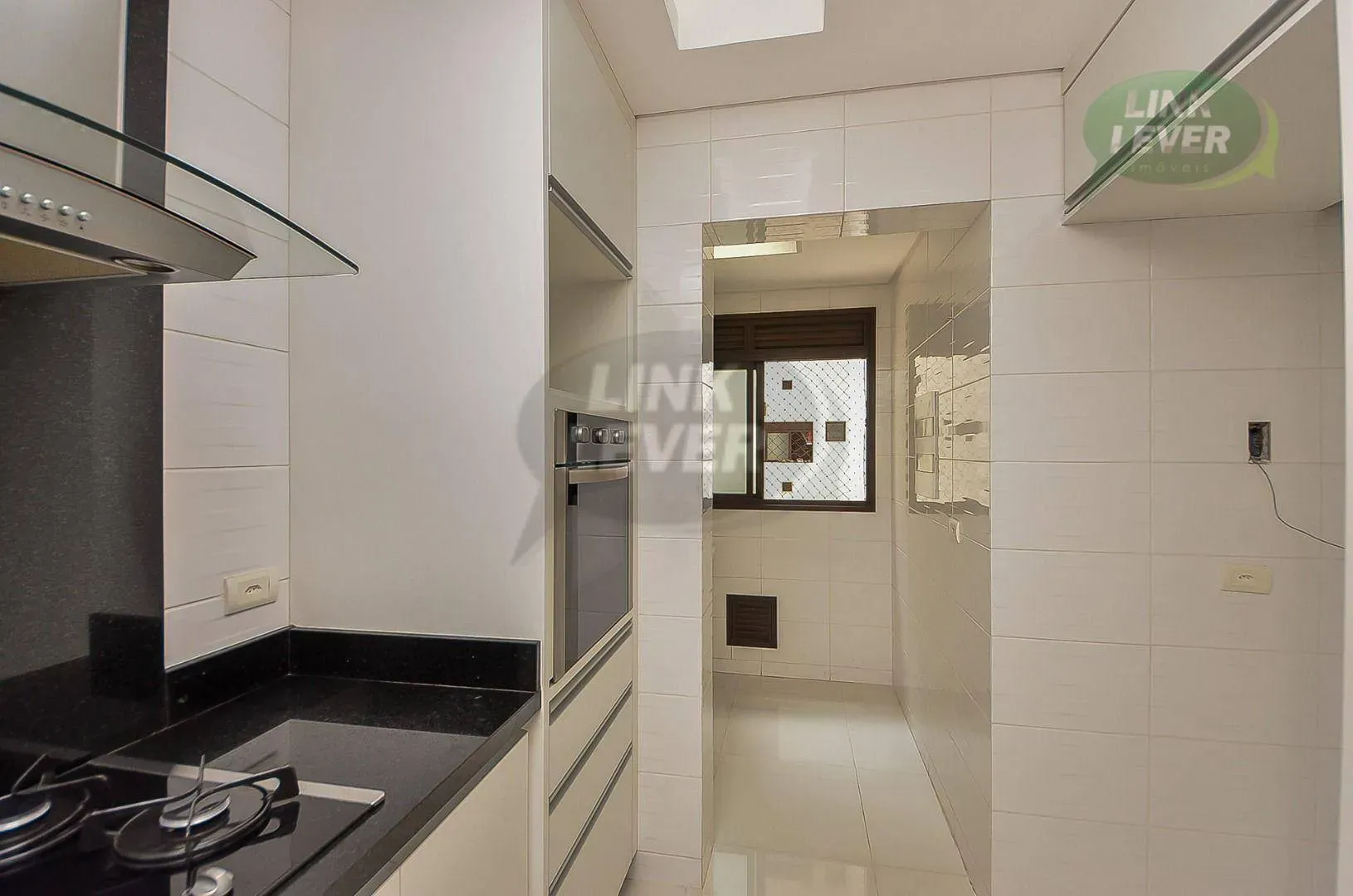 Balcony with a grill in a 3-bedroom apartment, 88 m² — photo 32