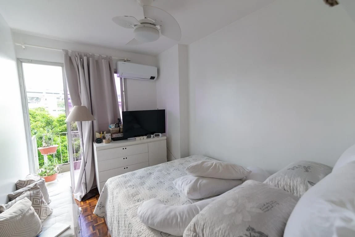 Furnished apartment, 78 m², with a glass-enclosed balcony — photo 3