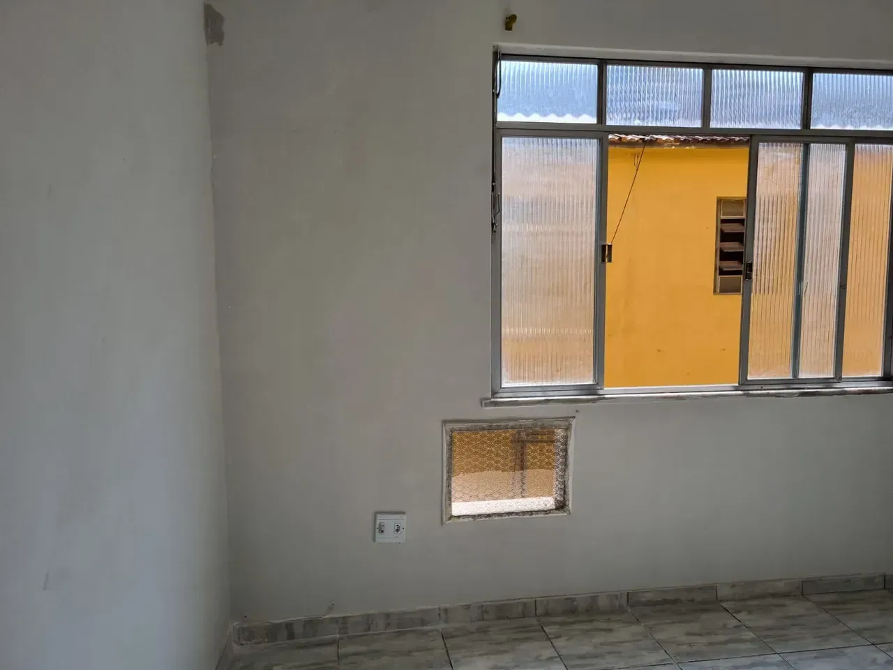 Unfurnished 1-bedroom apartment with tiled floors — photo 5