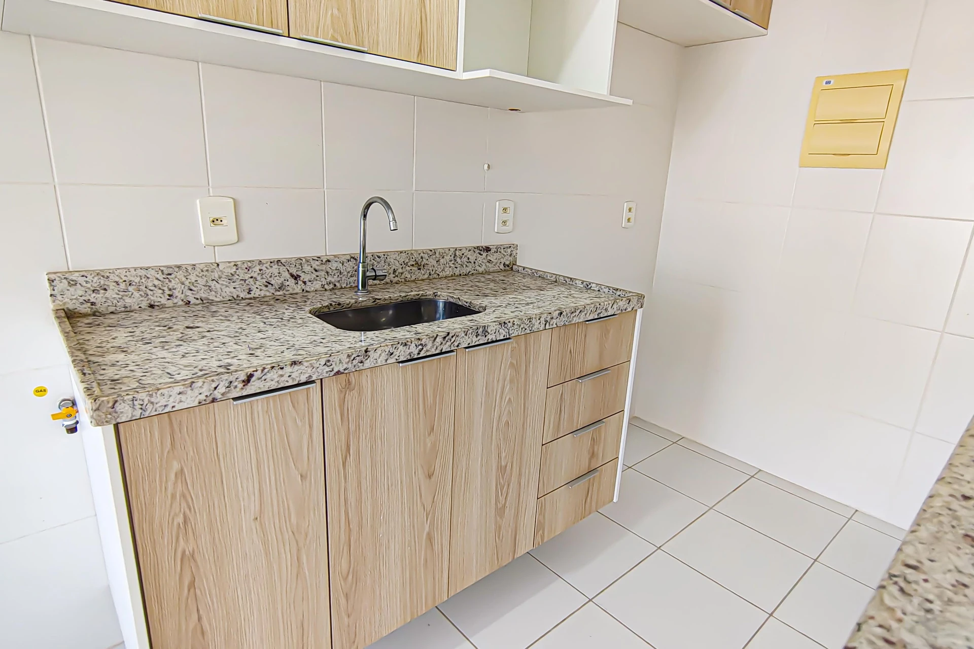Unfurnished 2-bedroom apartment with en-suite bathrooms — photo 15