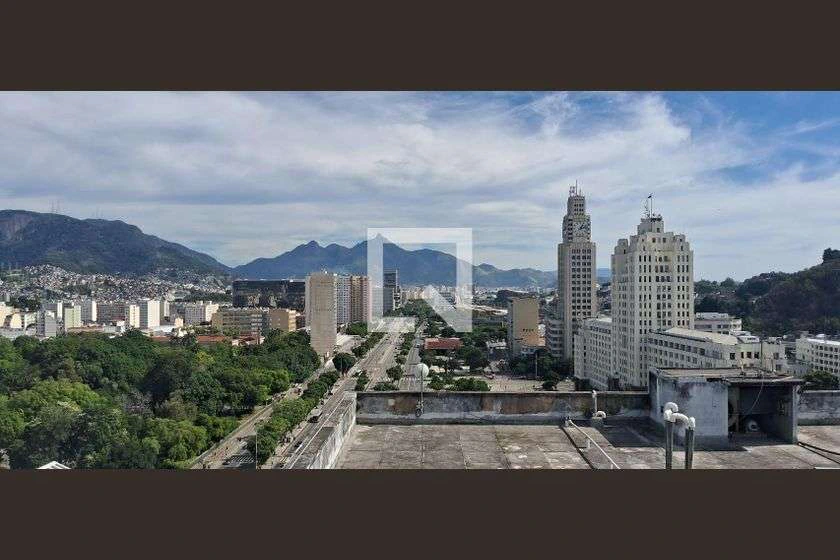 Studio no 16º andar com cozinha americana e varanda