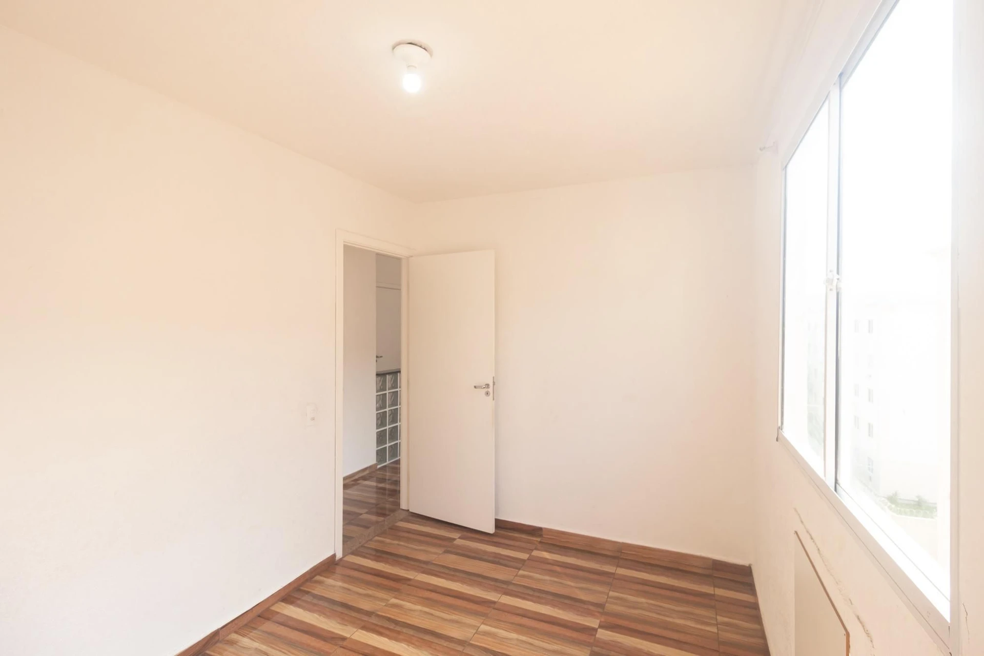 Furnished apartment with 2 bedrooms and an open kitchen — photo 14