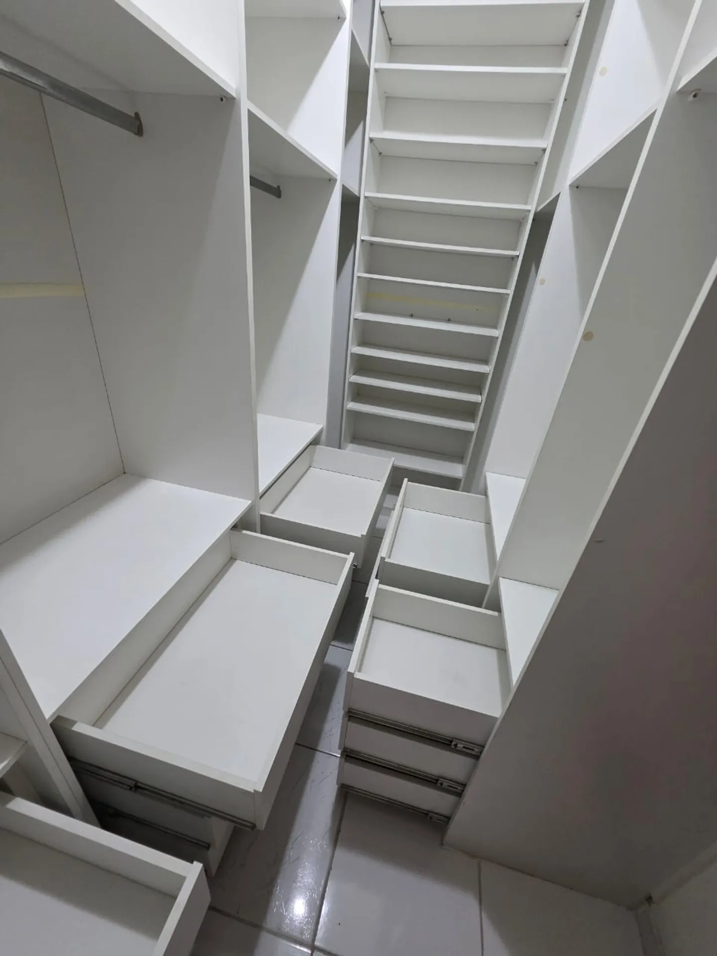 Балкон з грилем та 3 спальні: будинок 323 м² — photo 23