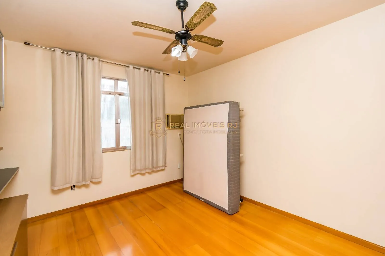 Unfurnished house with 3 bedrooms and 5 bathrooms — photo 28