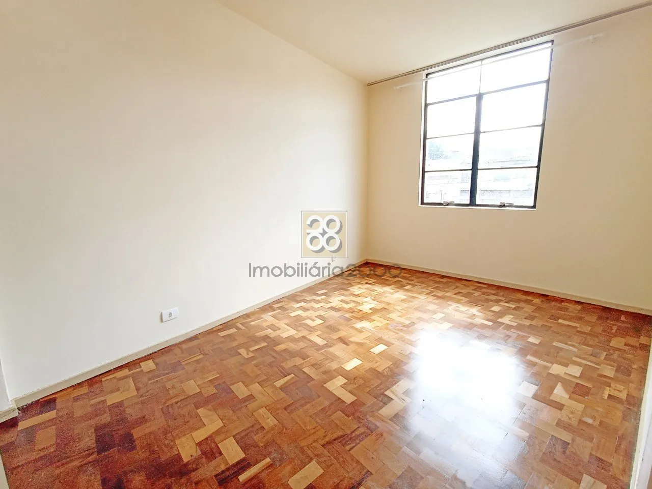 Apartment, 62 m², with wood or laminate floors — photo 4