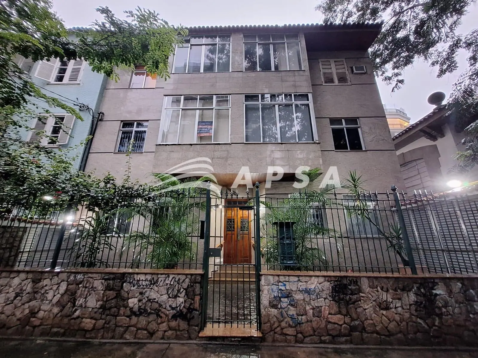 Apartamento de 2 quartos com piso de madeira ou laminado — photo 12