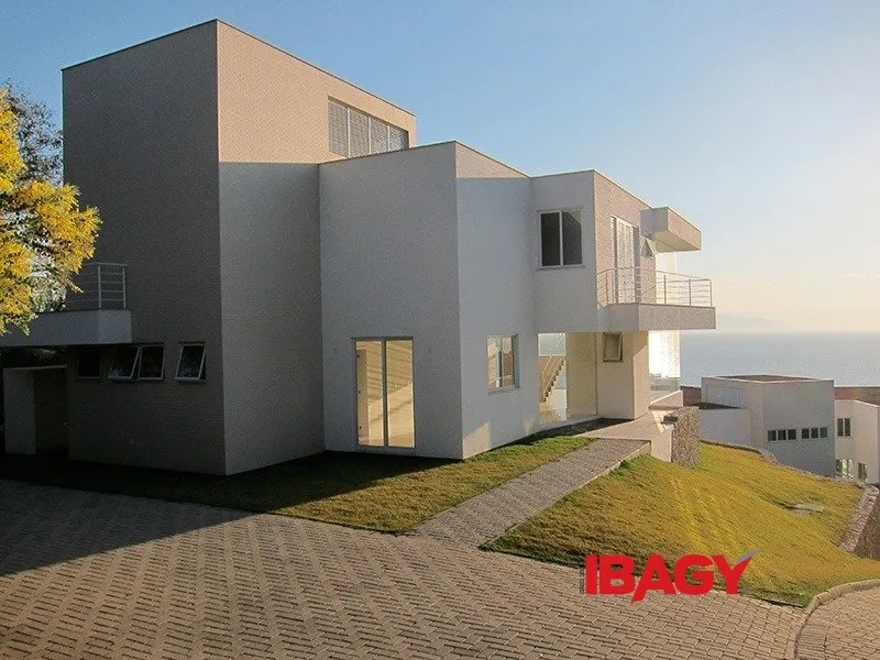 Дом с 3 спальнями-сьютами и 3 парковками 718 м² — photo 4