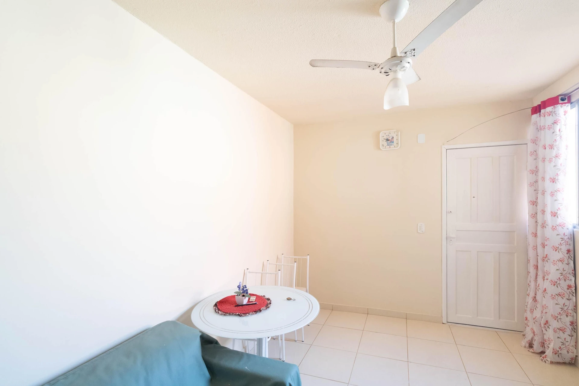 Furnished 2-bedroom apartment with 1 bathroom and parking — photo 14