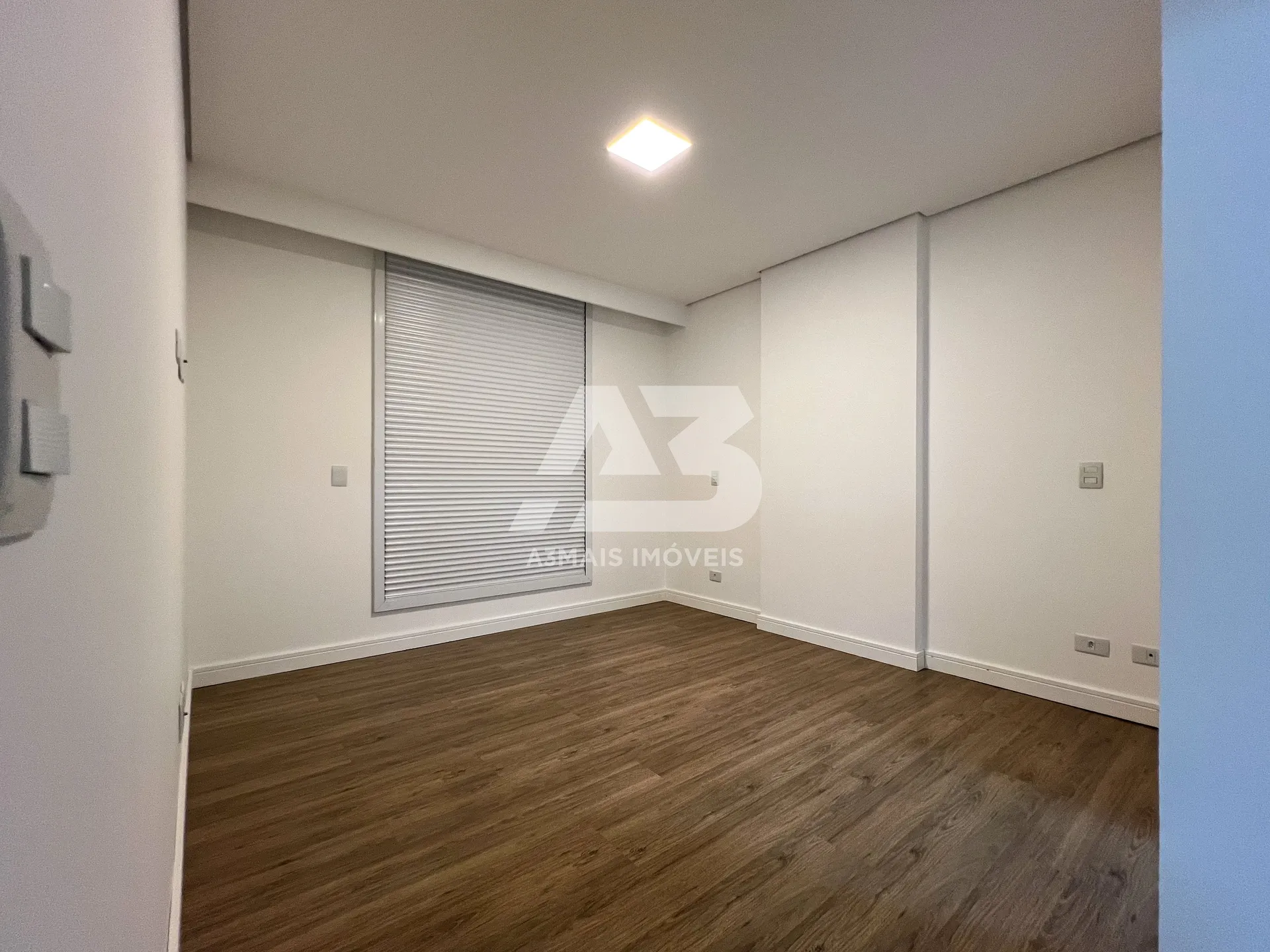 103 m² apartment with an open-plan gas kitchen — photo 19