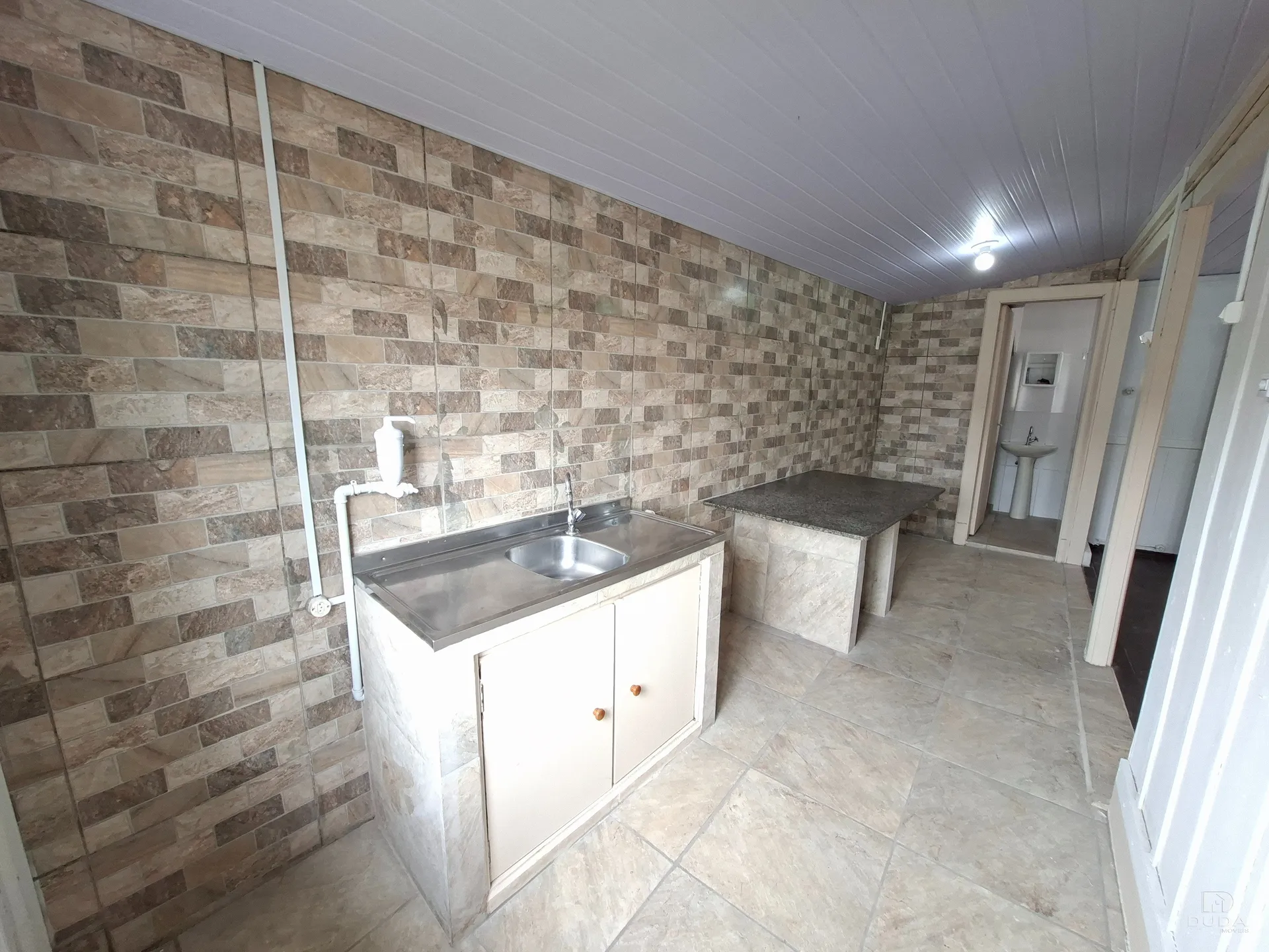 3-bedroom house with a walk-in closet in Florianópolis — photo 15